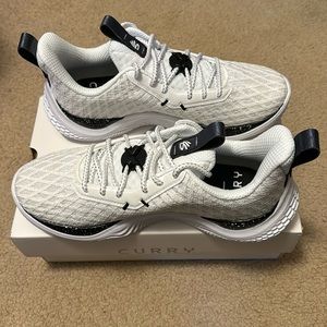 NWT Under Armour Curry Flow 10 Team Shoe